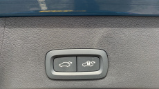 Volvo Xc40 2.0 B4P Plus Dark 5dr AWD Auto Petrol Estate